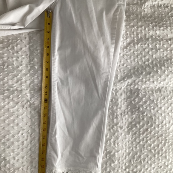 M24 Joseph Ribkoff White Jeans, Pantacourt Droit Straight Crop, 10 Floral cutout - Picture 10 of 10